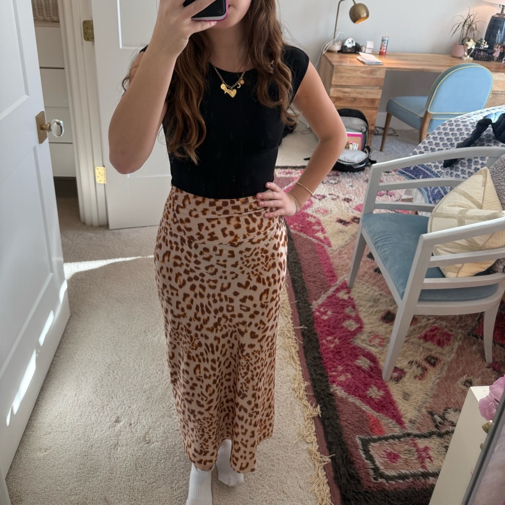 BOUTIQUE silky cheetah print skirt